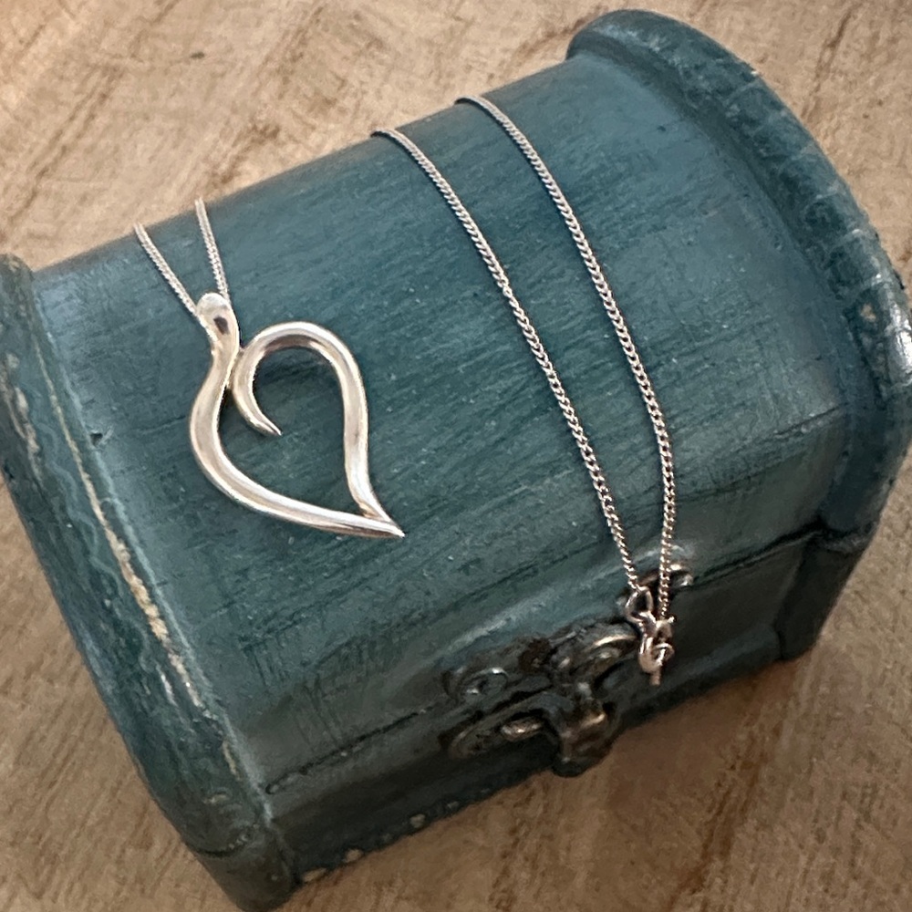 VINTAGE🩵Tiffany & Co. Silver Heart/Leaf Necklace